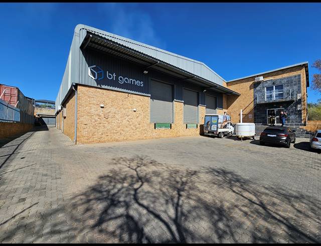 1,280M² WAREHOUSE FOR SALE IN NORTH RIDING
